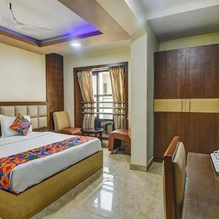 Fabhotel Central Palace Chennai Exteriör bild